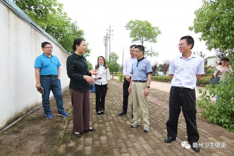 郭素芳到"路长"制责任路段督导创卫工作