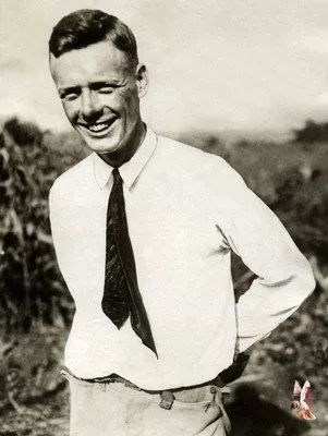 英雄的到来而欢呼——美国人查尔斯·林白——从纽约独自一人直飞巴黎