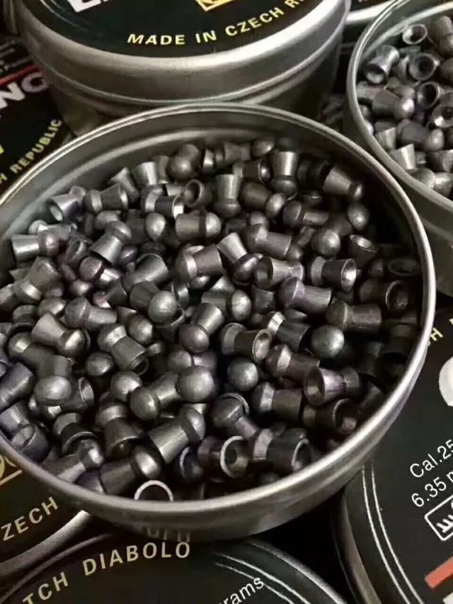 辖区内有一"枪迷"发烧友金某经常在网络上购买一些涉枪配件及模具