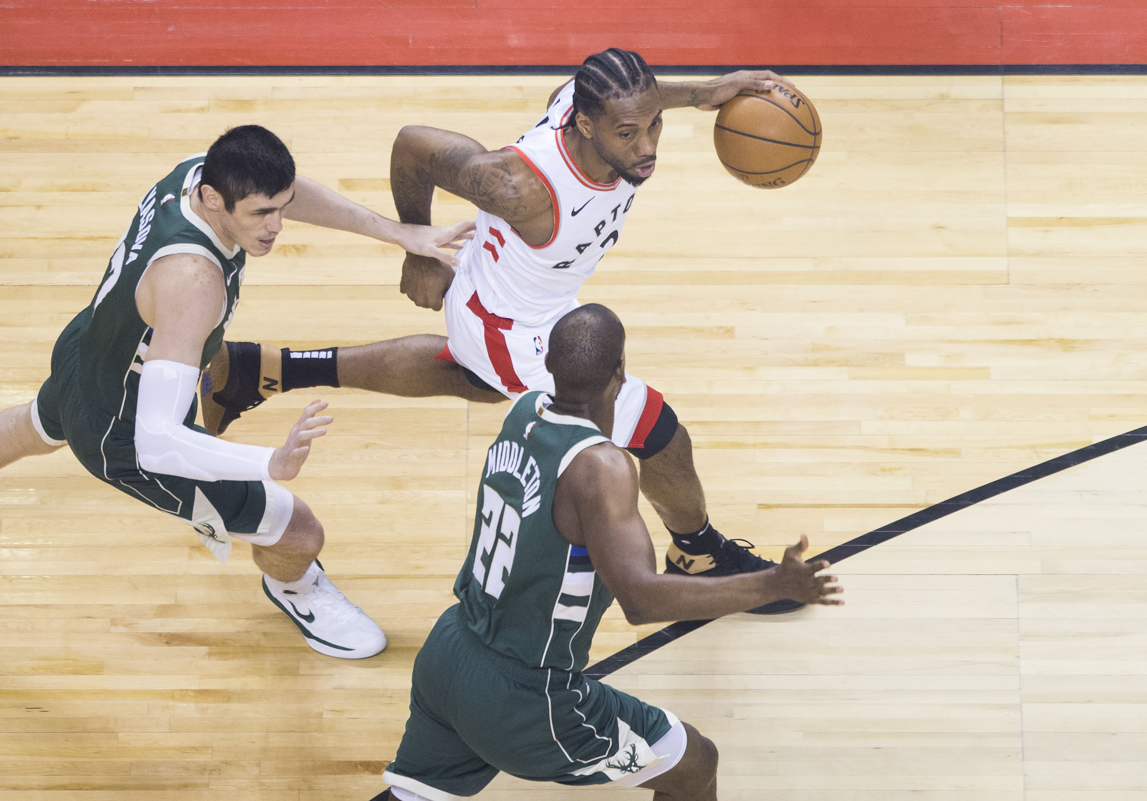 篮球——nba季后赛东部决赛第四场:猛龙胜雄鹿