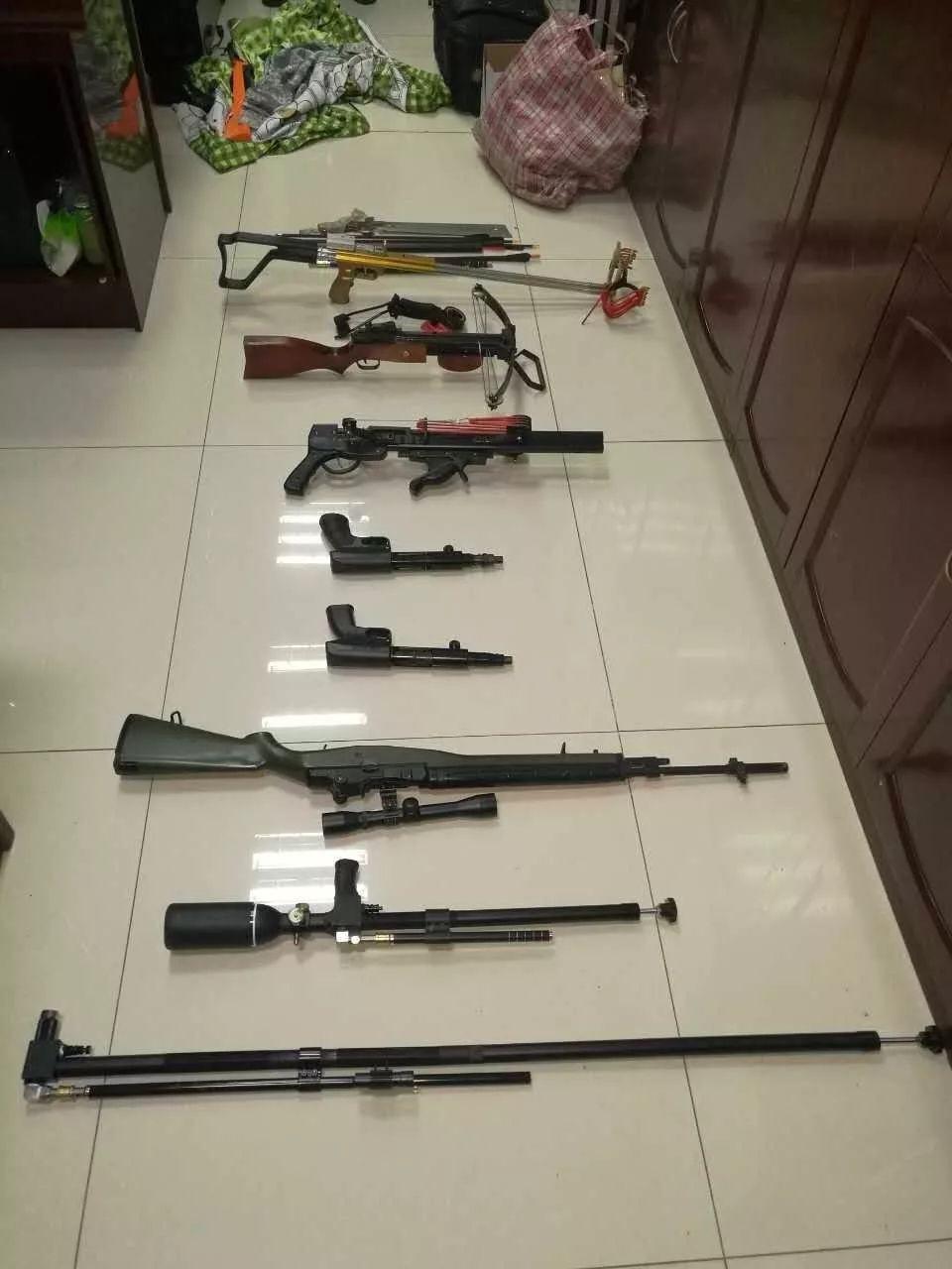 犯罪集团1个,破获涉枪案件8起,抓获涉枪嫌疑人15名,缴获枪支总数29支