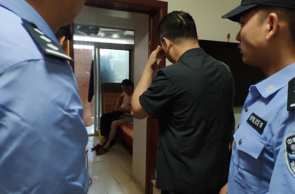 万霖花苑祥富居阜阳12辆警车出动到多个小区抓人