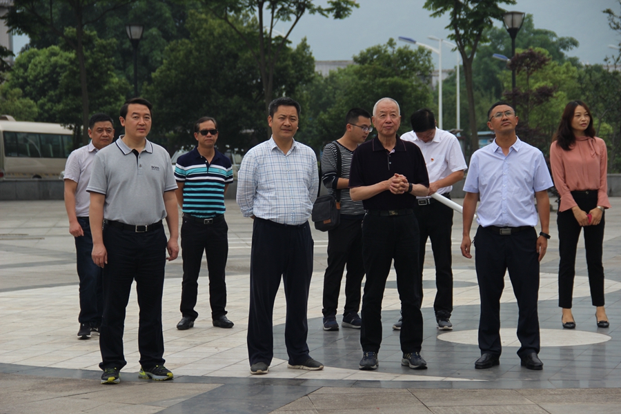 昭通市委政法委副书记吴德权,水富市委副书记,市长李松涛,水富市委副