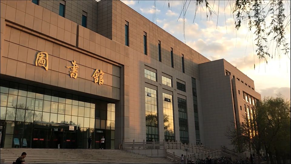 石河子大学图书馆图片