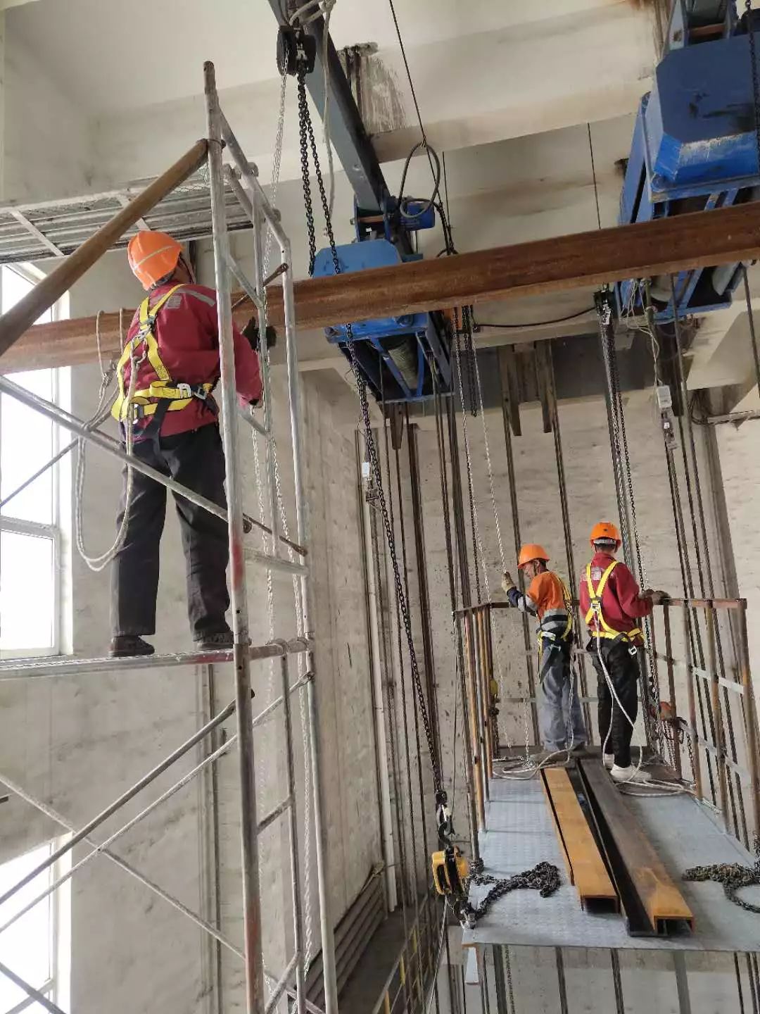 根据矿方要求,项目部抽调李海峰,刘怀亮