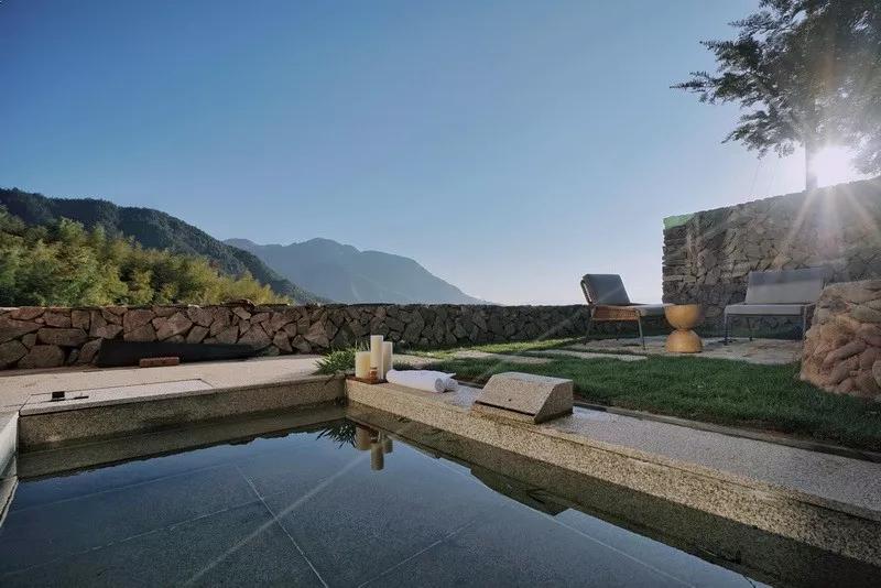 网红扎堆却依旧杀出重围这家海拔800米的云海民宿是2019最值得期待