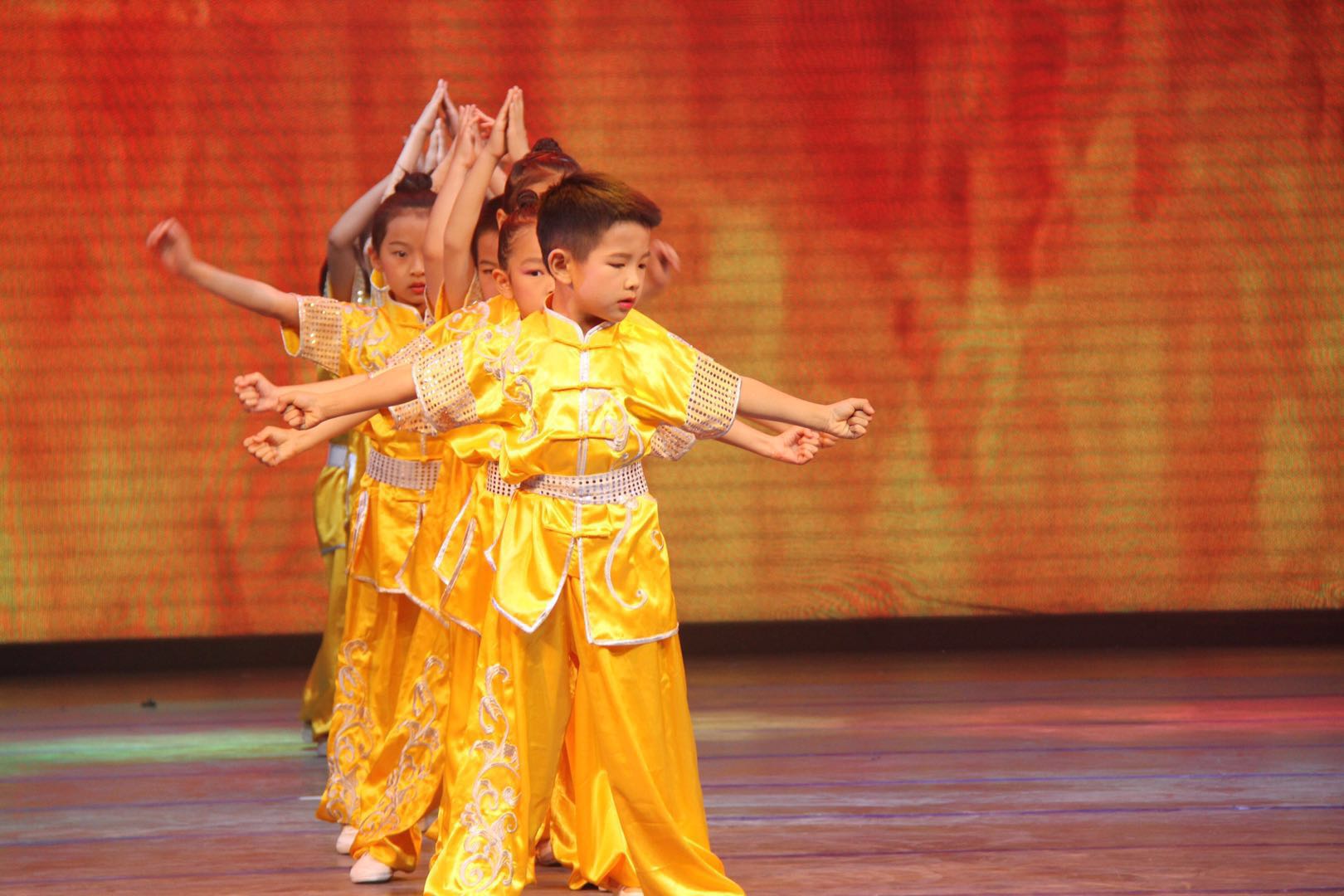 《荣耀永恒》,诗歌朗诵《我骄傲,我是中国人》,情景剧《卢沟谣》,健美