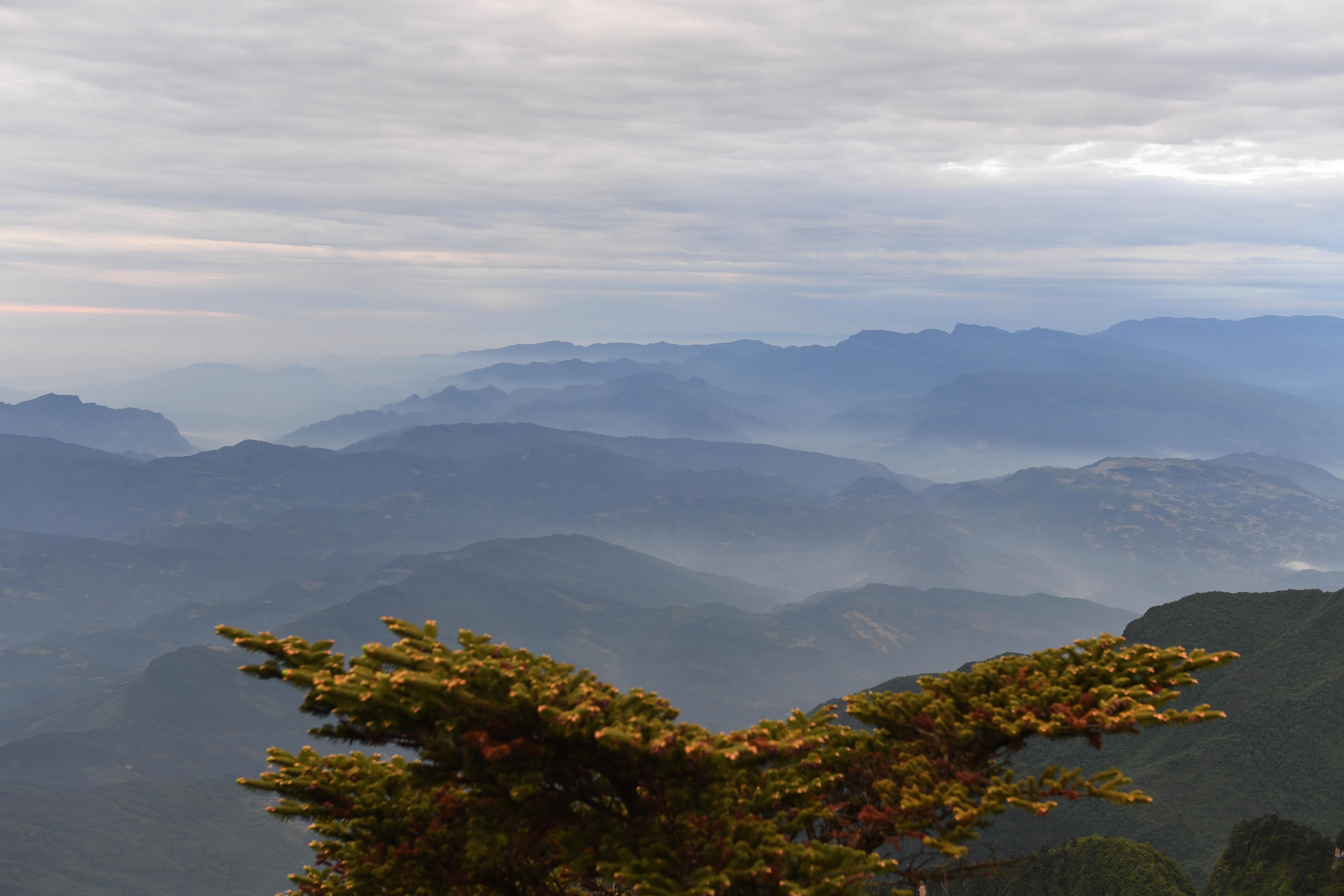 峨眉山景色秀美