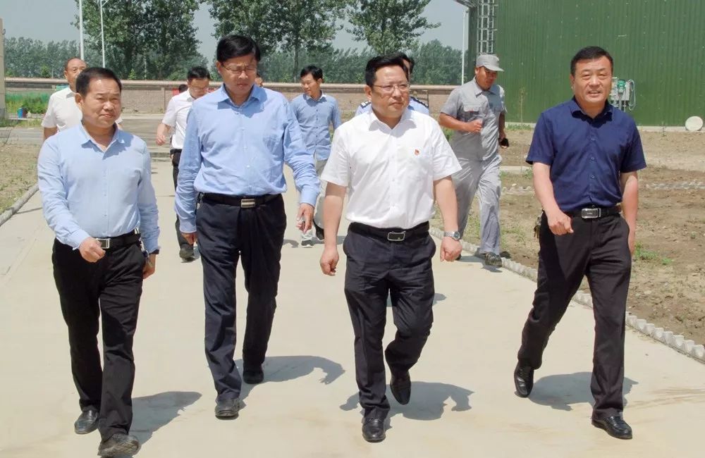 李中华深入乡镇督导秸秆禁烧工作