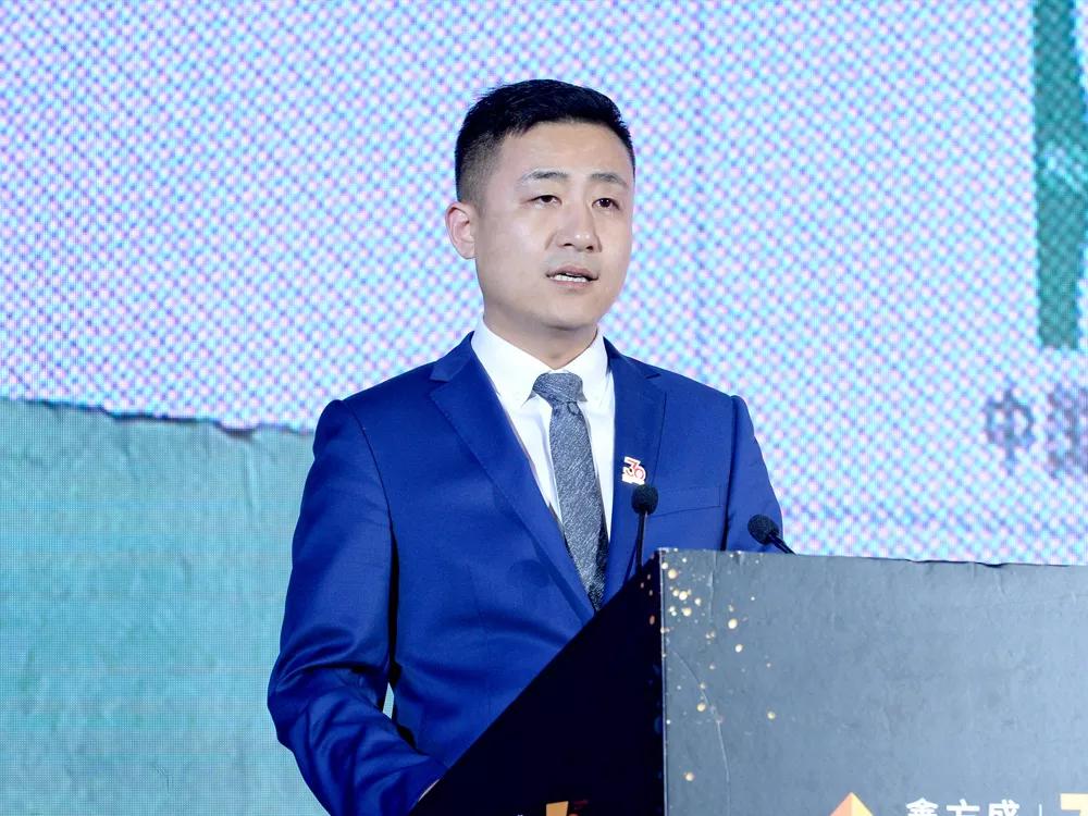 赋能聚力 61 共生共赢:鑫方盛控股集团30周年庆典活动成功举办