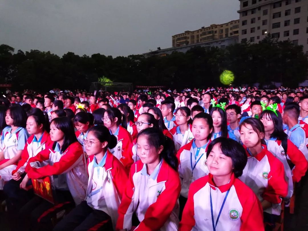 弋阳二中隆重举行第十二届校园红歌会比赛活动