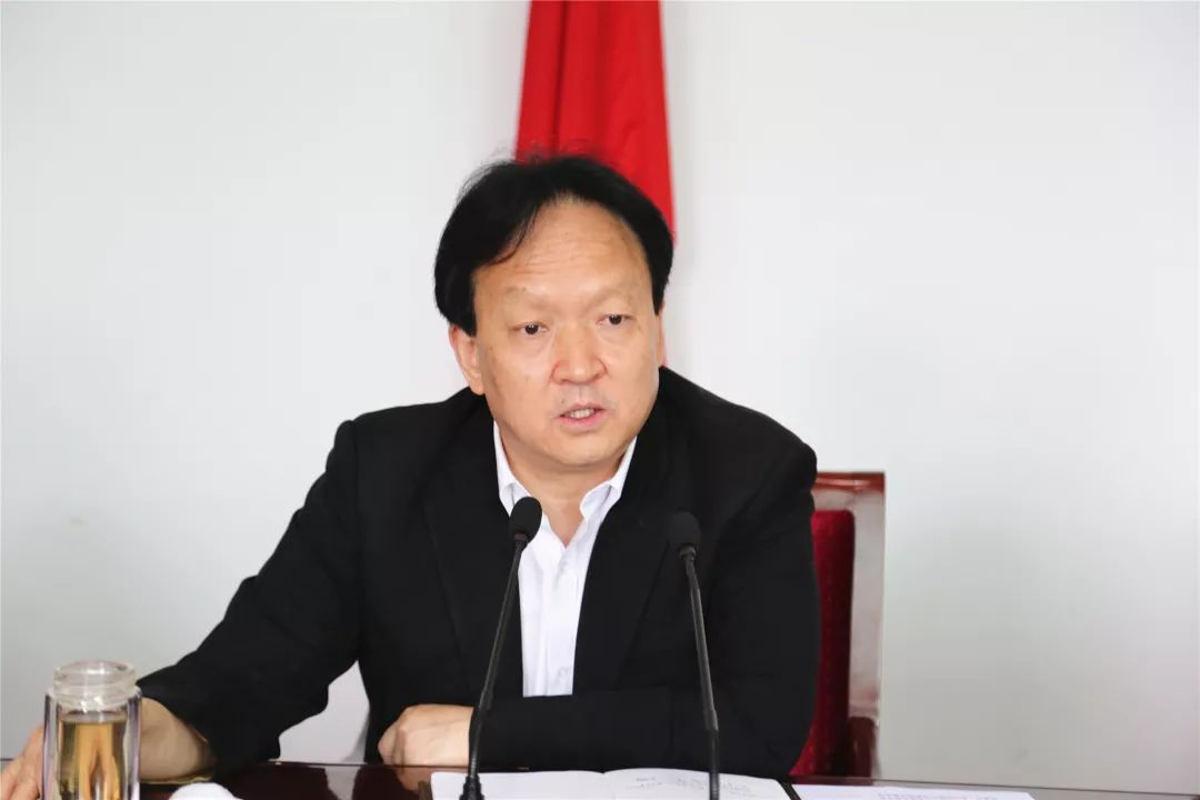 县委书记周华荣主持召开经济工作座谈会