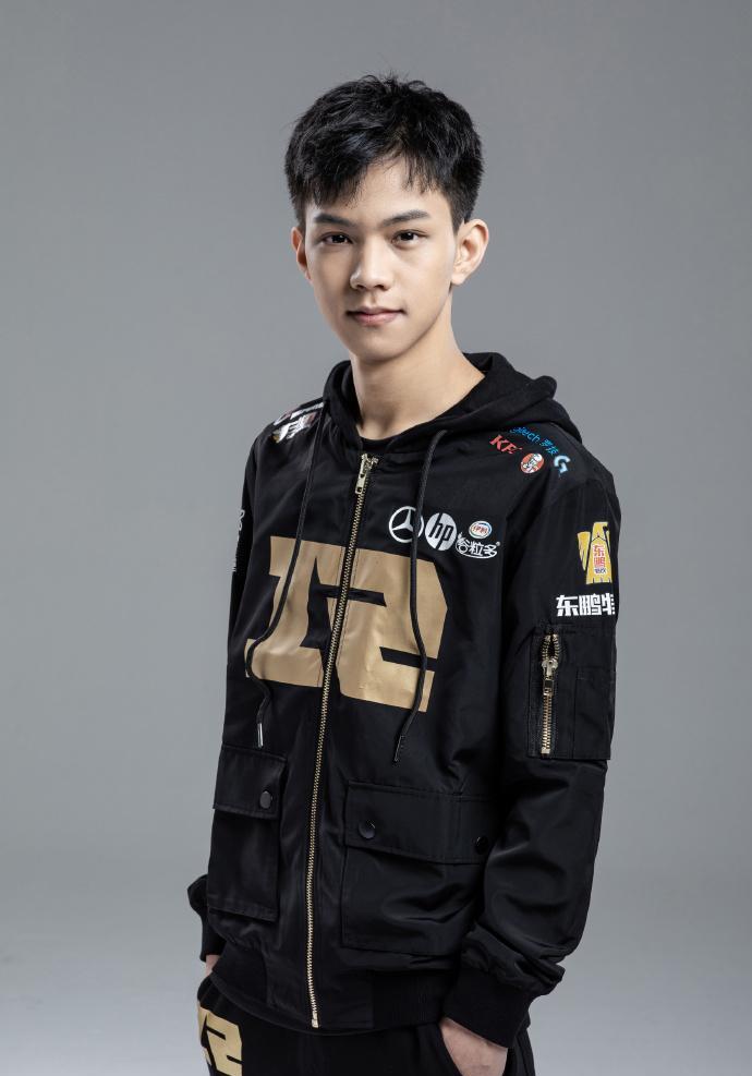 新人ad选手wink,新选手,和uzi进行轮换,也是期待他的表现的.