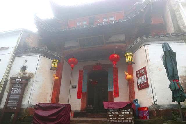 月华村在古代曾经很繁华,宫观,道院,店铺鳞次栉比,香烟,炊烟缭绕,经声