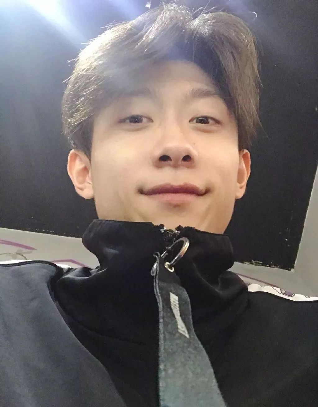 娱乐最前沿|胡歌自拍"吓"到粉丝?还有哪些男艺人如此放飞自我!