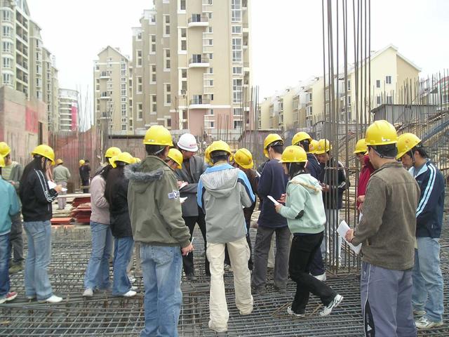 项目经理:负责协调甲方和施工单位,施工单位和监理,施工单位和包工队