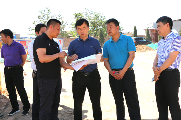 何锐调研重点项目建设情况