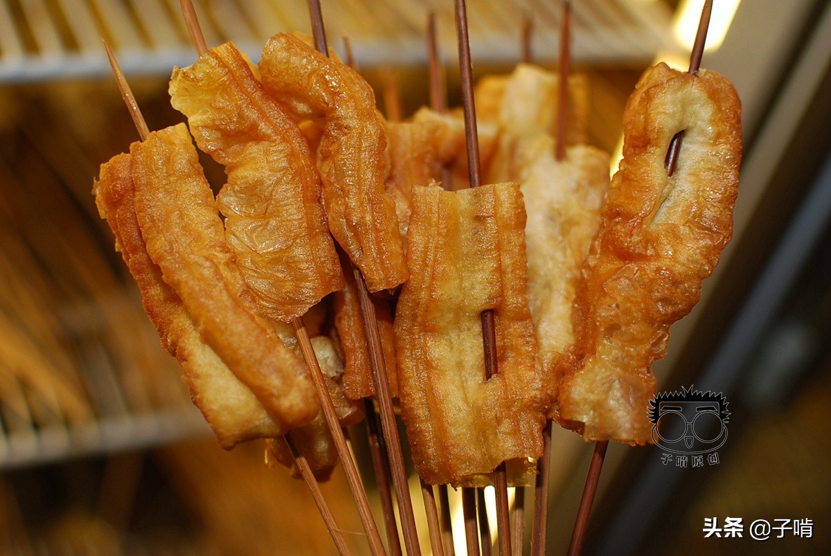 小城市4人吃3毛串串花了88元,这价格在大城市绝对没有,太便宜了