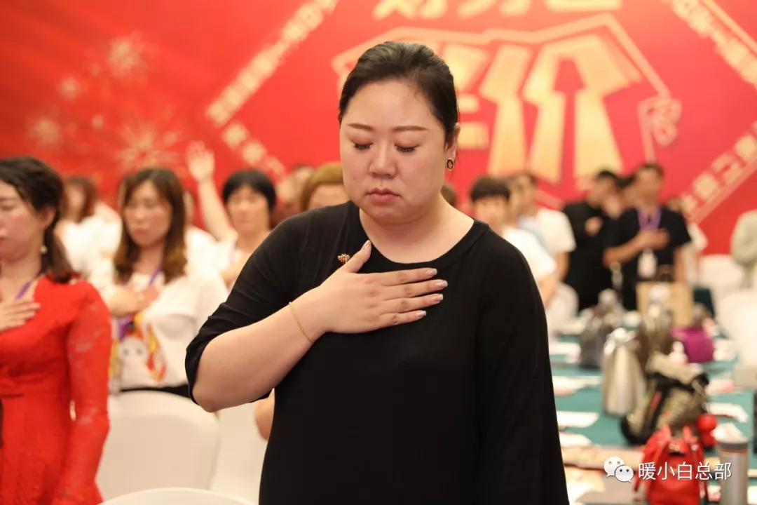 暖小白第四届创业者财富峰会圆满成功_李茵娜