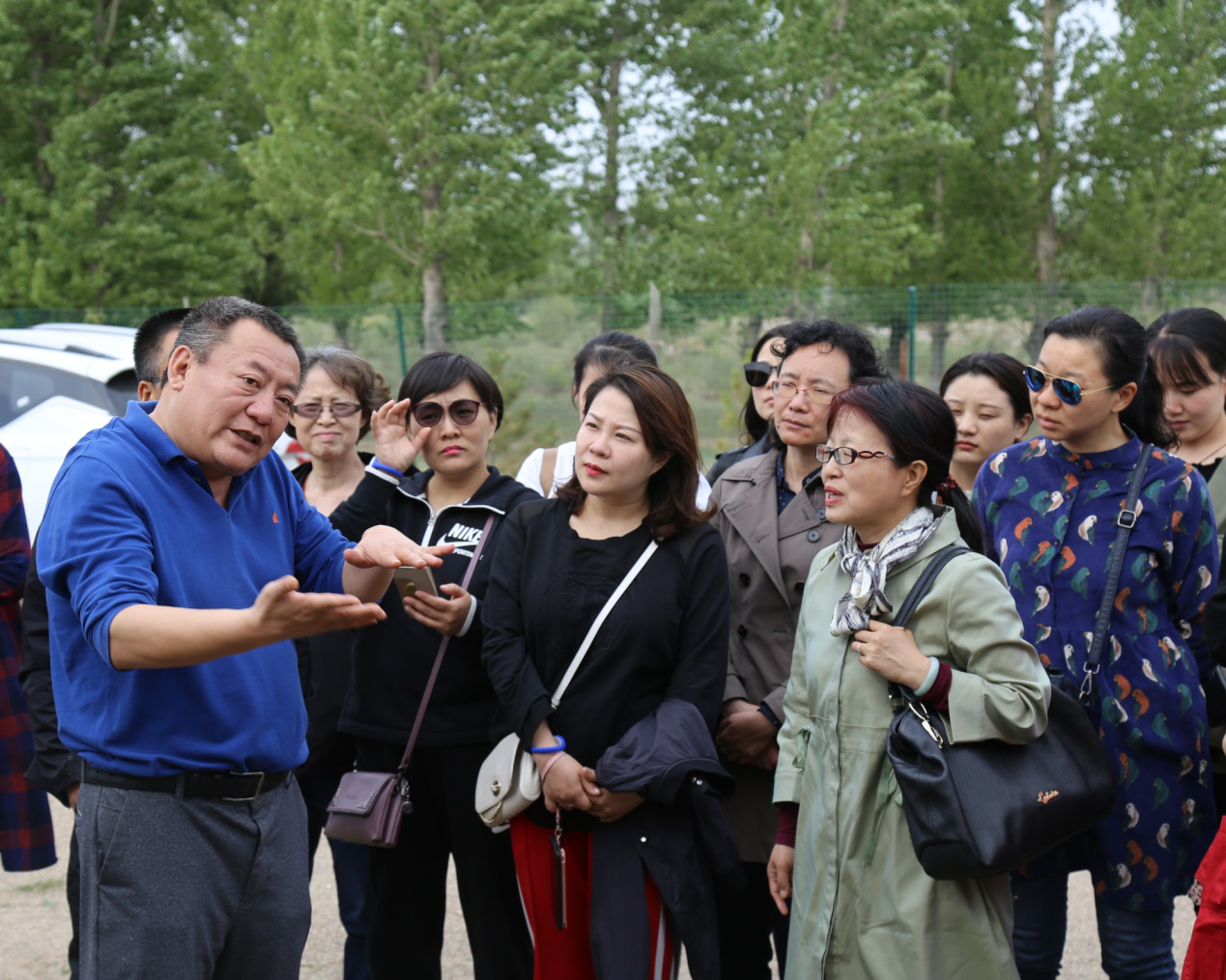 心肺复苏培训师郭焕君进行讲解,杜淑娟,侯伟现场演示,通过分解动作