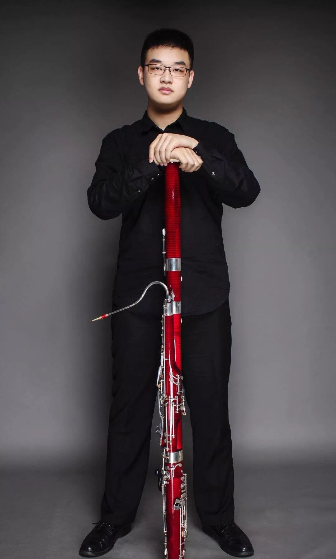 考入星海音乐学院附中,师从星海音乐学院副教授梁汉华老师,张德亮老师