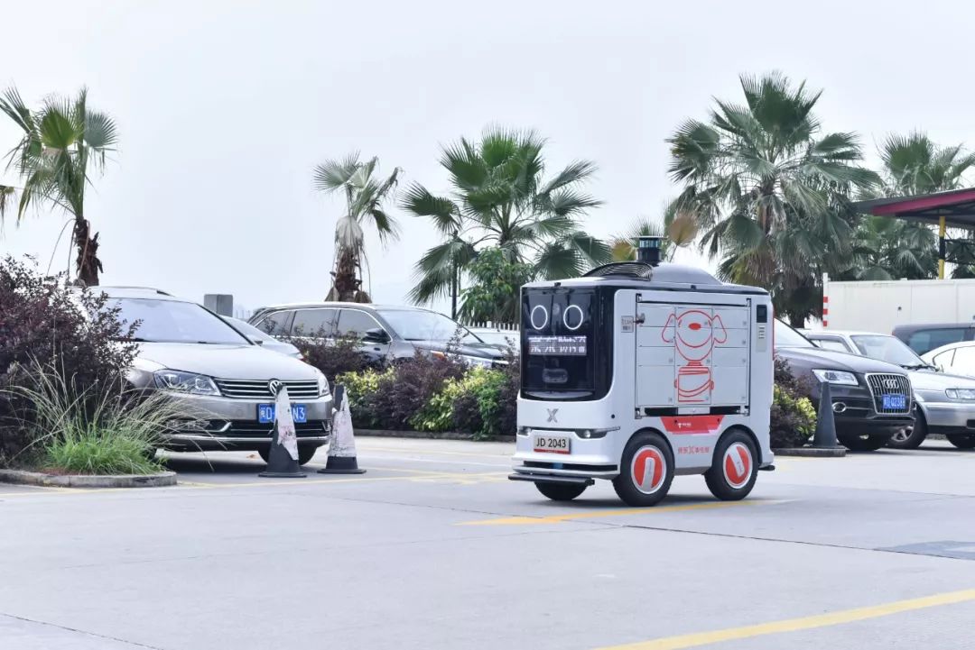 京东物流配送机器人