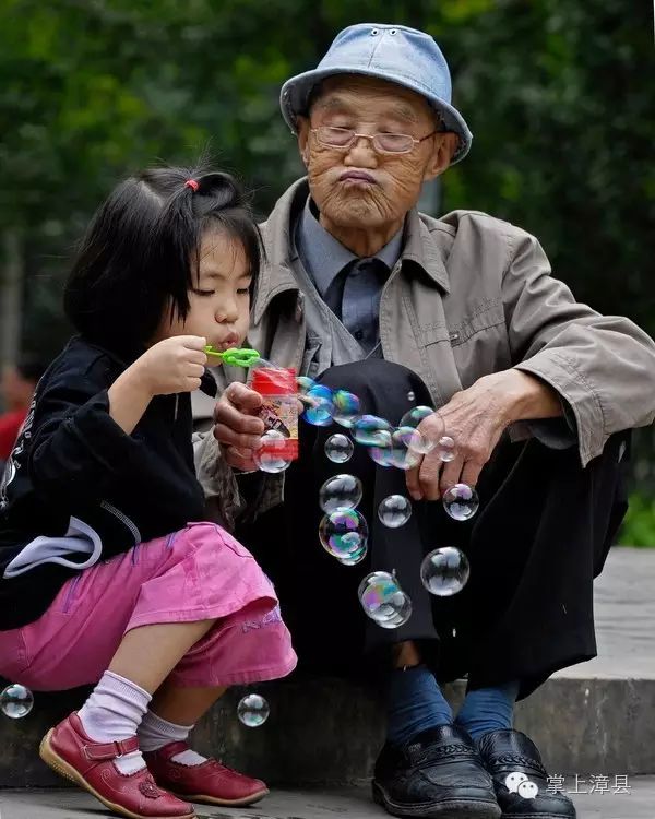 一位漳县老人带孙子的感言太有感触了