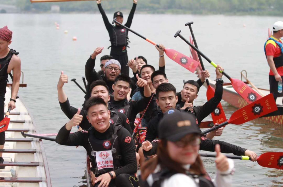 百舸争流银力体育龙舟队乘风破浪正远航