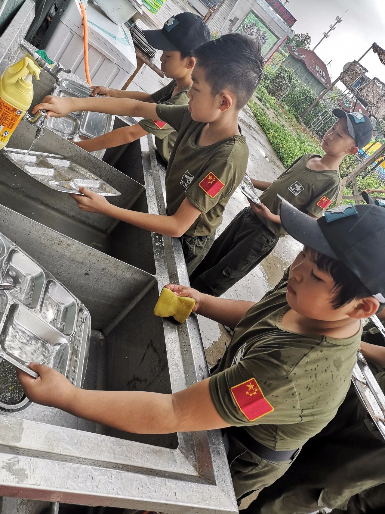 白鲨少年特训夏令营 我要去当兵