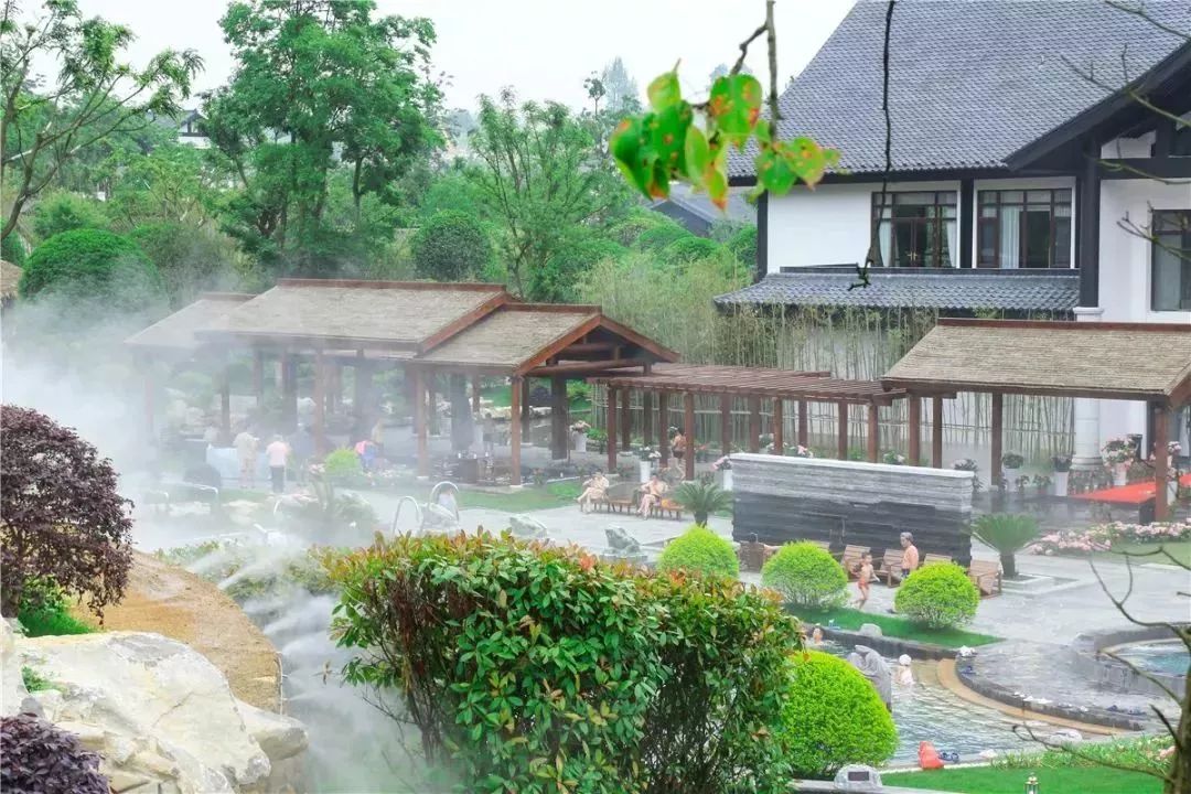 梦江南,浪淘沙,相见欢,玉楼春……温泉泡池的名字也是按照中国第一部