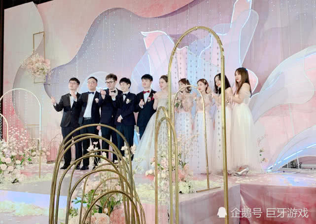 dota2主播奶哥哥大婚ob十雄全家福有人头大很突出