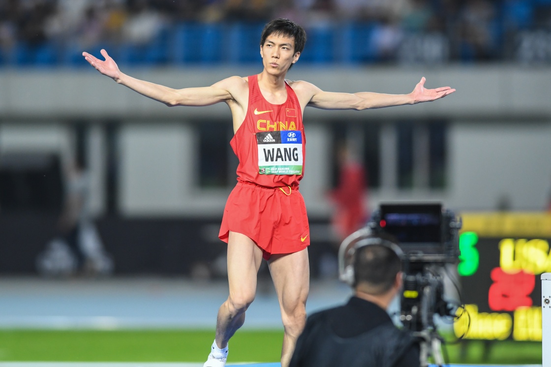 王宇已成国内跳高第一人还是体育界的学霸28岁已婚三年
