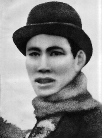 越南国父胡志明罕见照片年轻时留学法国一生反法反美拯救国家