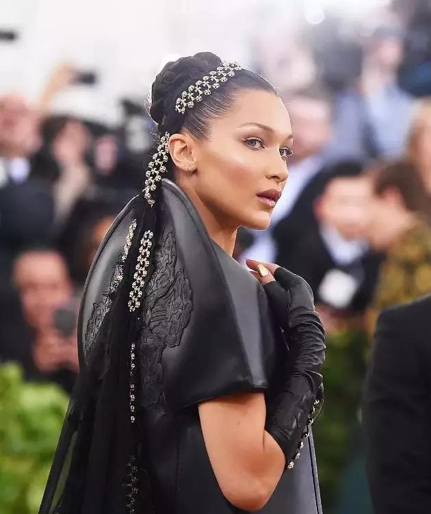 美黑不仅能让你变得性感还能让你看起来更rich