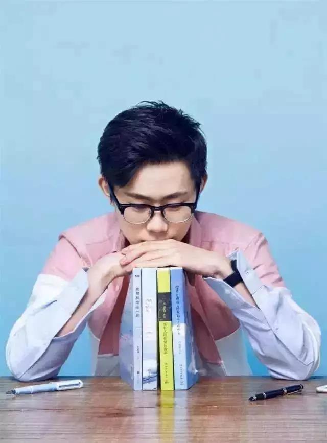 卢思浩:本科就读于澳大利亚国立大学,研究生就读于墨尔本大学金融专业