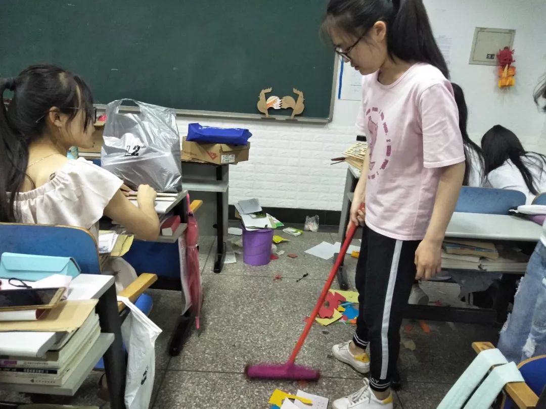 七彩班级教室清扫打造舒适之家