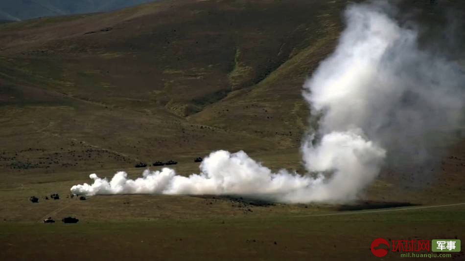 美军全地形突击车(mrzr)制造烟幕现场 返回搜             责任编辑