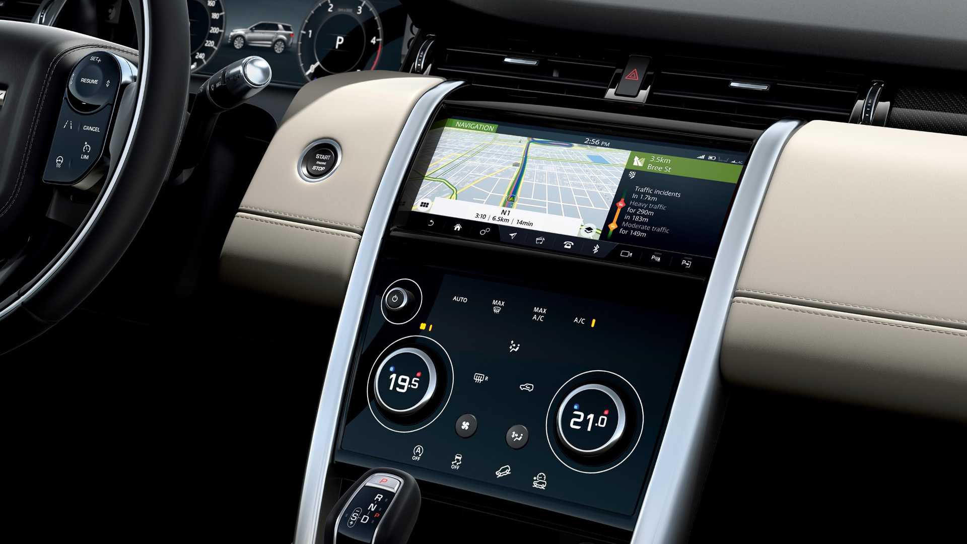 内饰上,路虎为discovery sport的内饰进行了升级并采用了 "2 3 2"的三