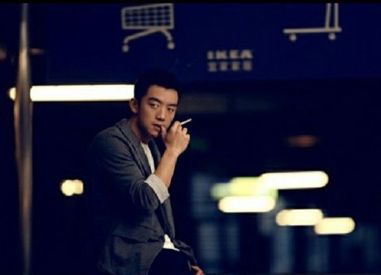 19,林更新,私下里不仅喜欢辣条,电竞,做饭,他还是位老烟民.