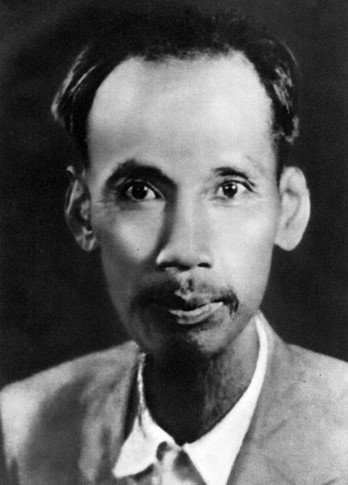 原创越南国父胡志明罕见照片年轻时留学法国一生反法反美拯救国家