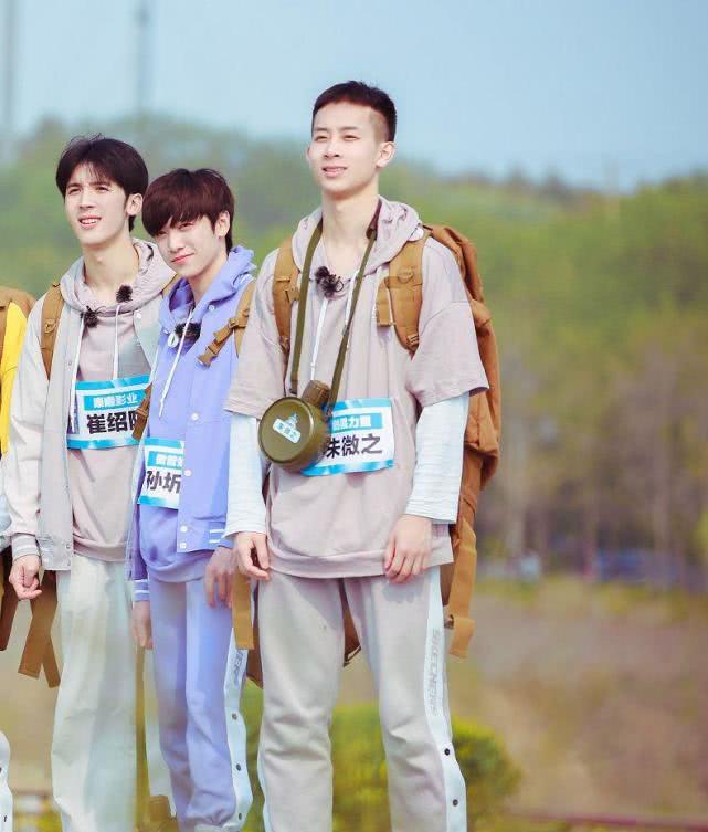 自《创造营2019》开播以来,朱微之187cm的大高个儿