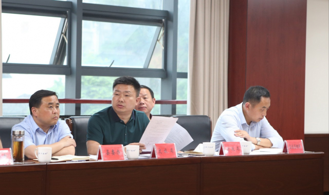 县委副书记,县长黄为民及李鹏,李鸣,赖国梁,张爱生,金四清,刘丹丹