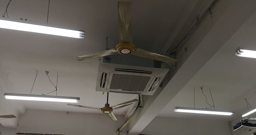 诸暨市赵家镇中安装的吸顶式空调