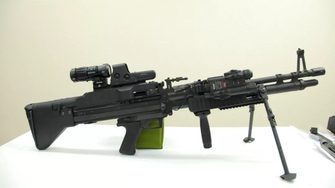 mk43 mod 1,毫不意外地被装成了圣诞树.