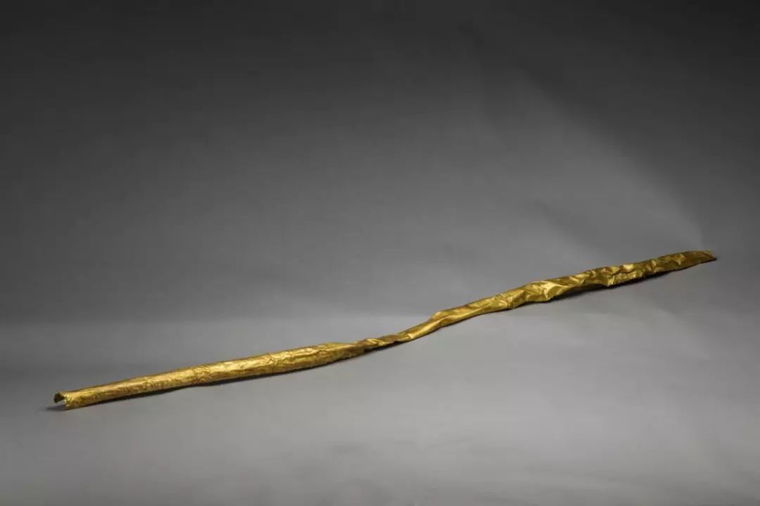 1997年10月建成开放,位于全国重点文物保护单位三星堆遗址东北角,地处