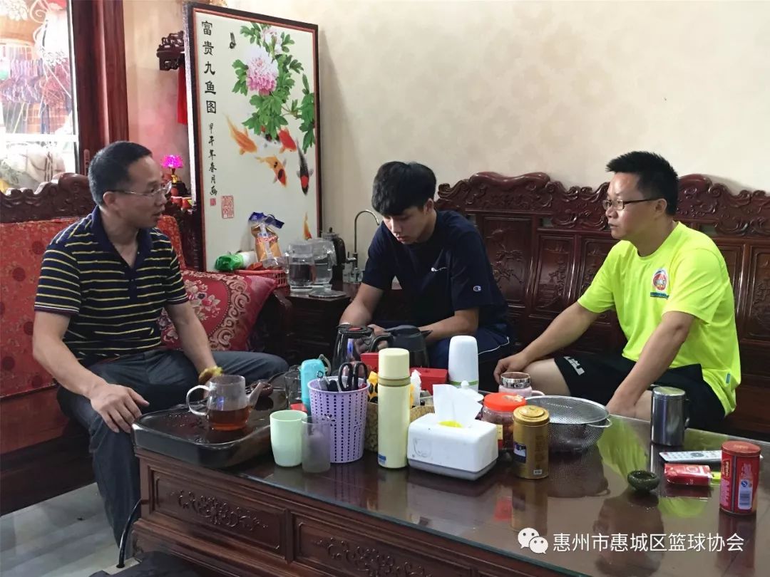 惠城篮协探访省联赛惠州队伤退小将11号周俊杰