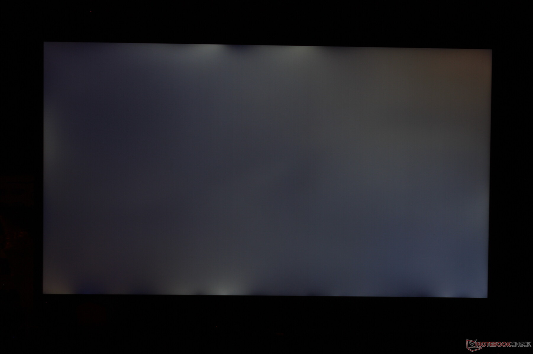 屏幕三边的边框都很窄雾面屏幕 并没有镜面屏选配此屏的srgb色域覆盖