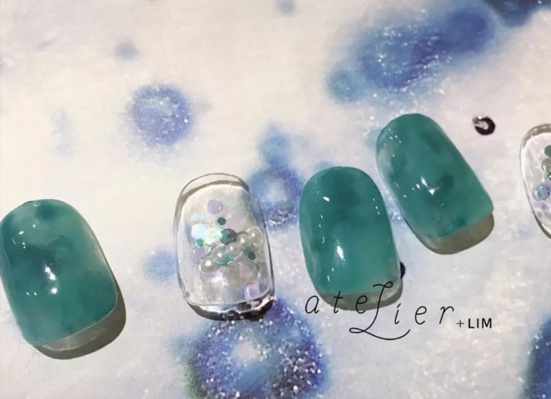 夏季超适合做款清爽的绿色系美甲