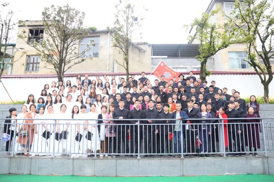 感动利川五中隆重举行18岁成人礼