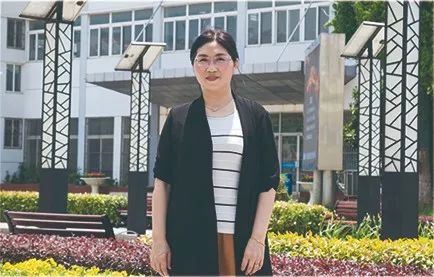 严跃梅市数学学科带头人余建国江苏省数学特级教师程冬梅荣获南京市"